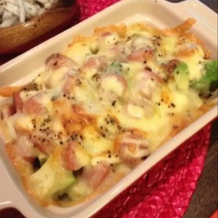 ☆簡単!アボカドとウィンナーのグラタン風☆